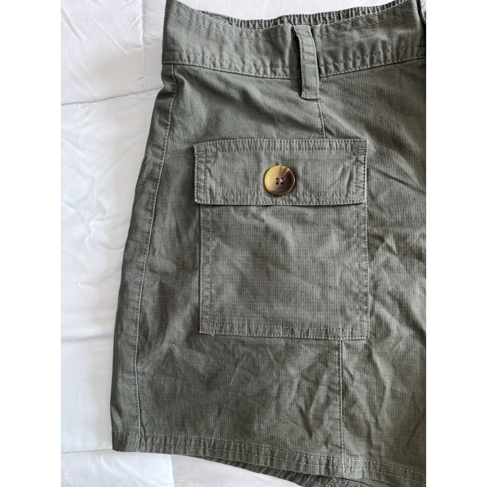 Vuori Women's Cargo Shorts - Olive Green - Picture 4 of 12